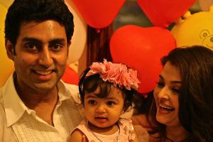 Abhishek-and-Aishwarya-with-Aaradhya