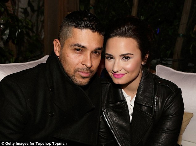 Demi Lovato lashes