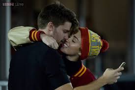 Miley Cyrus dines with rumoured beau